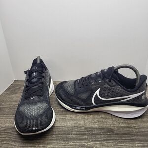Nike Air Zoom Vomero 17 Womens Size 8 Black White Running Shoes Sneakers